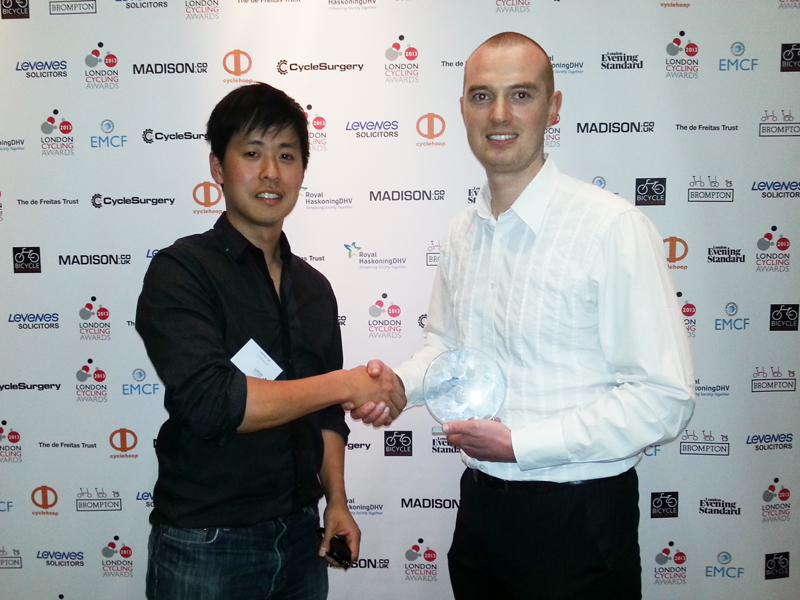 Cyclehoop Managing Director Anthony Lau shaking hands with Jonathan Sharp Marketing Manager at Cycle Surgery 