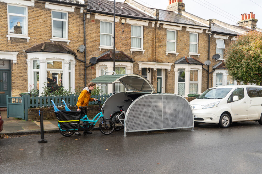 Man puts cargo bike in cargo bikehangar